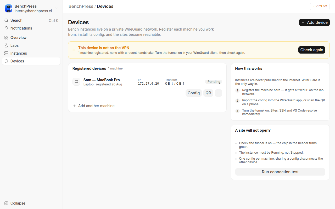 The Devices page with one machine registered, at 1280 by 800 pixels.